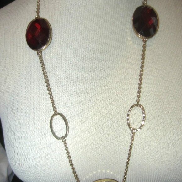 Red rhinestone gold chain link necklace & earrings set NEW - Picture 1 of 3